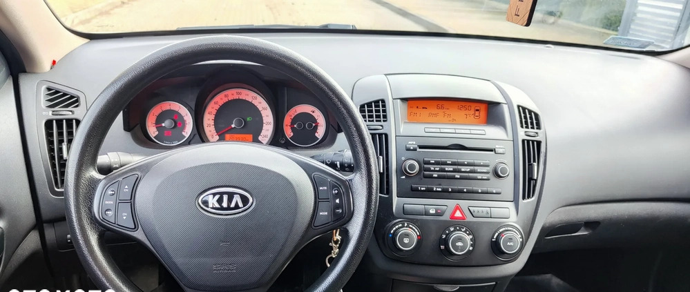 Kia Ceed cena 13390 przebieg: 205100, rok produkcji 2009 z Bieruń małe 92